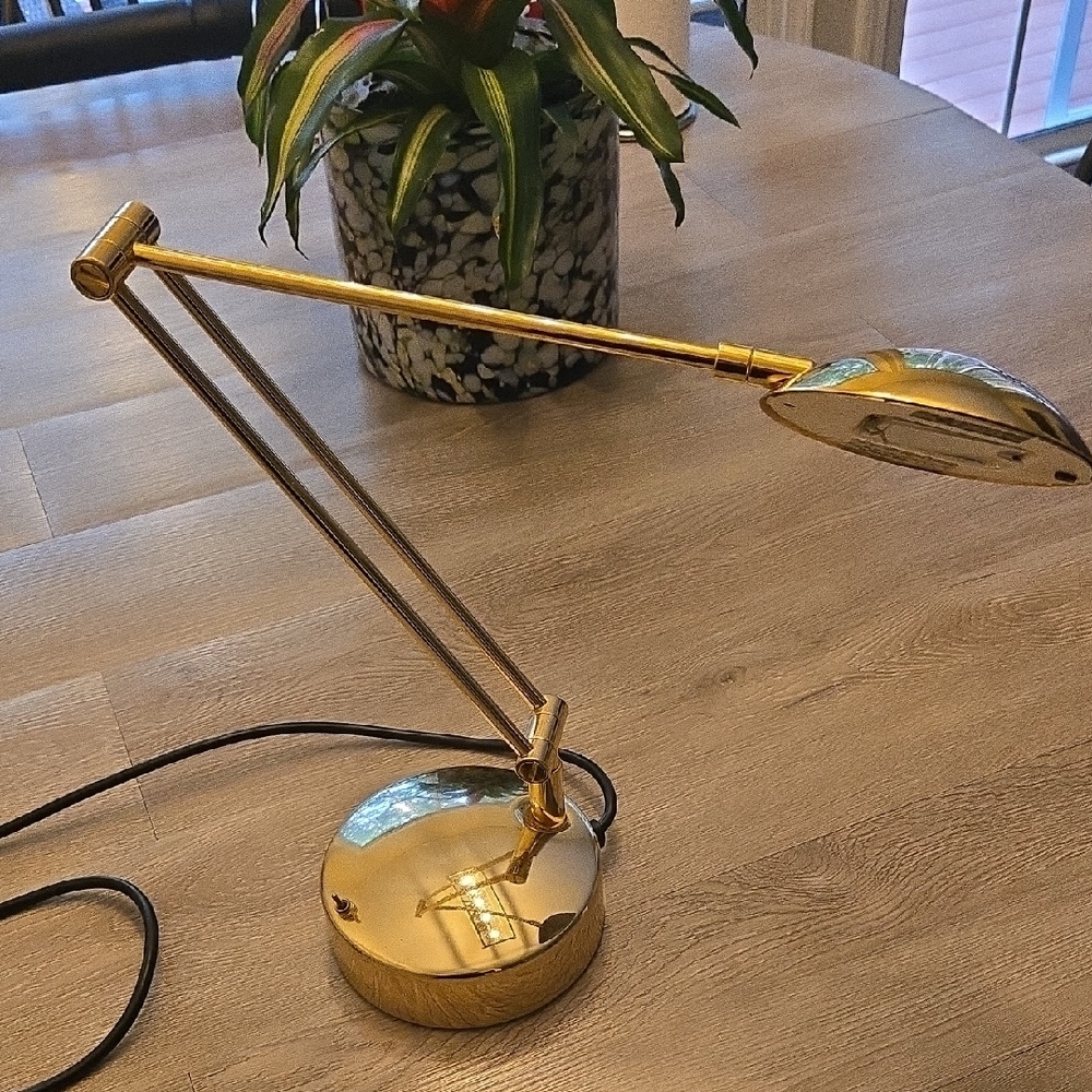 Estiluz M-1137 Vintage. Sleek Gold Desk Lamp. MADE IN SPAIN.